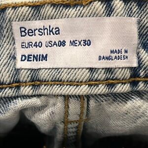 Brand: Bershka
Size: USA: 8, MEX:30, EUR:40